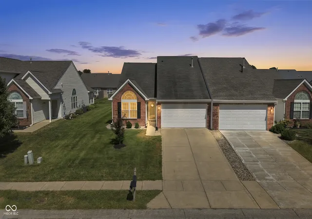 Photo 1 of Single family home for sale at 1170 Creek Bnd Dr, Greenwood, IN 46143 | MLS# 22126267 | Listing updated on 2026-09-23