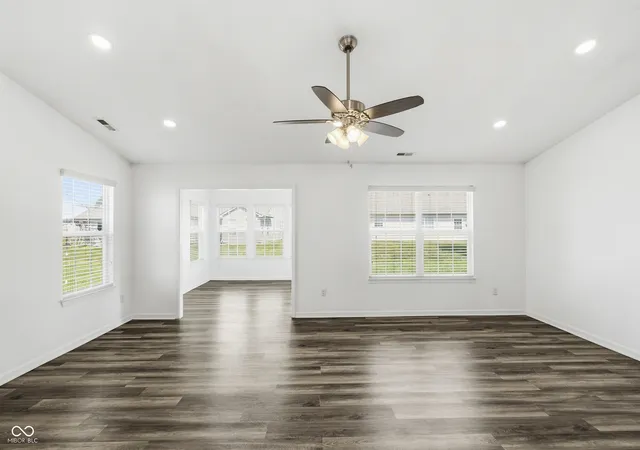Photo 2 of Single family home for sale at 1170 Creek Bnd Dr, Greenwood, IN 46143 | MLS# 22126267 | Listing updated on 2026-09-23
