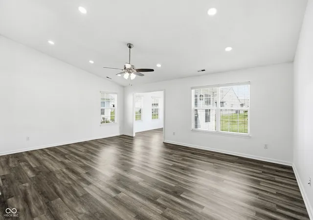 Photo 3 of Single family home for sale at 1170 Creek Bnd Dr, Greenwood, IN 46143 | MLS# 22126267 | Listing updated on 2026-09-23