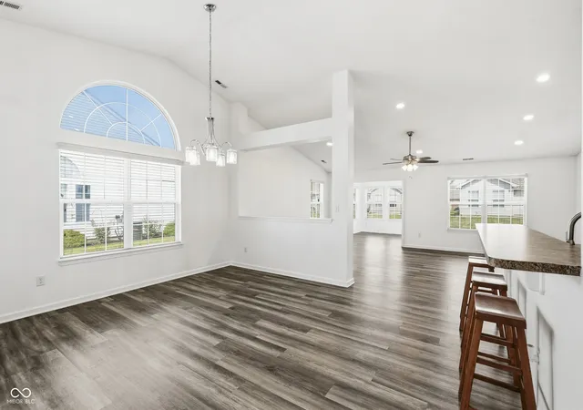 Photo 4 of Single family home for sale at 1170 Creek Bnd Dr, Greenwood, IN 46143 | MLS# 22126267 | Listing updated on 2026-09-23