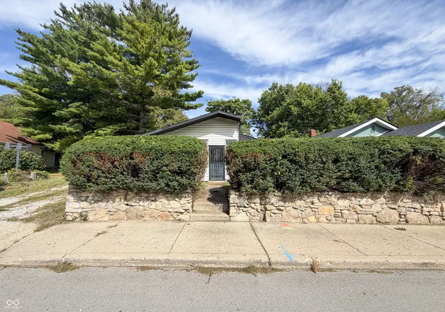 Photo 1 of Single family home for sale at 818 W 25th Street, Indianapolis, IN 46208 | MLS# 22126275 | Listing updated on 2026-09-18