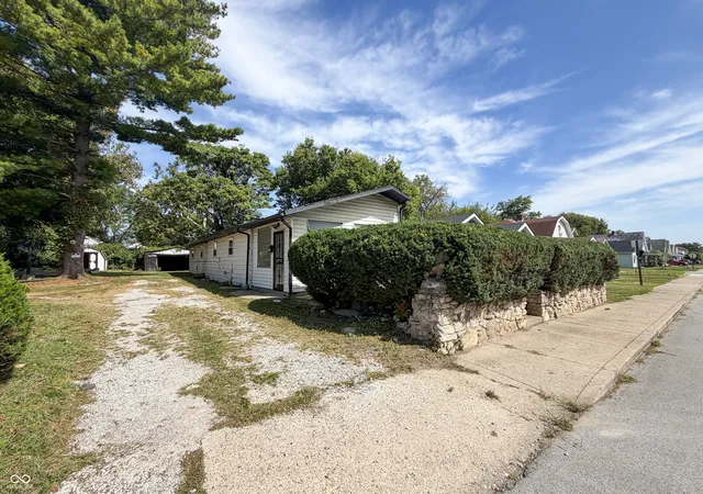 Photo 2 of Single family home for sale at 818 W 25th Street, Indianapolis, IN 46208 | MLS# 22126275 | Listing updated on 2026-09-18