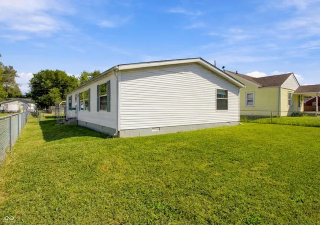 Photo 2 of Single family home for sale at 1311 Union St, Columbus, IN 47201 | MLS# 22126276 | Listing updated on 2026-09-23