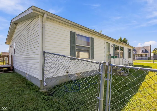 Photo 3 of Single family home for sale at 1311 Union St, Columbus, IN 47201 | MLS# 22126276 | Listing updated on 2026-09-23