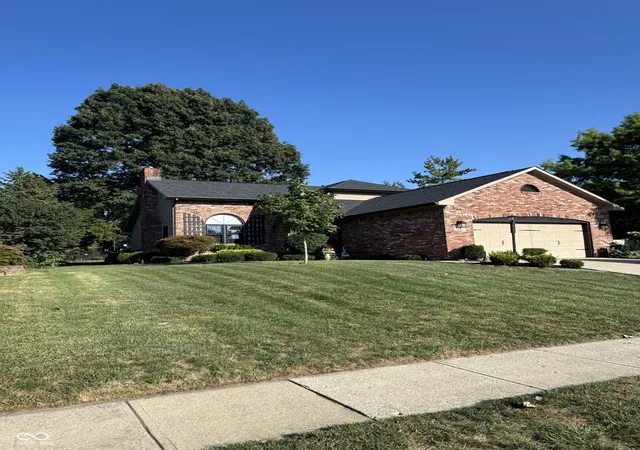 Photo 1 of Single family home for sale at 1267 Mount Brk Ct, Greenwood, IN 46143 | MLS# 22126303 | Listing updated on 2026-09-23