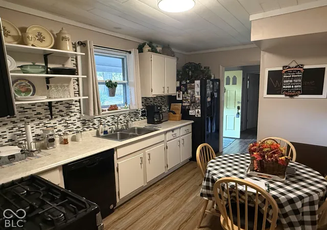 Photo 4 of Sale Pending at 924 S Walnut St, Brazil, IN 47834 | MLS# 22126317 | Listing updated on 2026-09-30