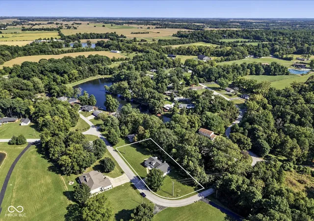 Photo 3 of Single family home for sale at 5739 Paradise Dr, Martinsville, IN 46151 | MLS# 22126333 | Listing updated on 2026-09-23