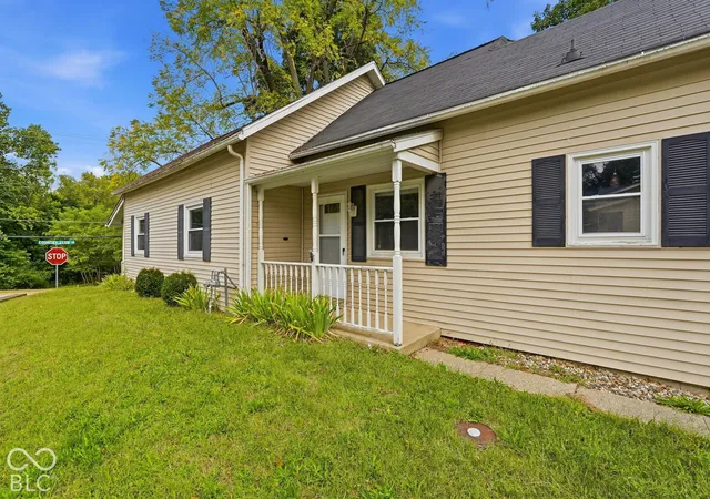 Photo 3 of Single family home for sale at 1519 W Wabash Ave, Crawfordsville, IN 47933 | MLS# 22126337 | Listing updated on 2026-10-02