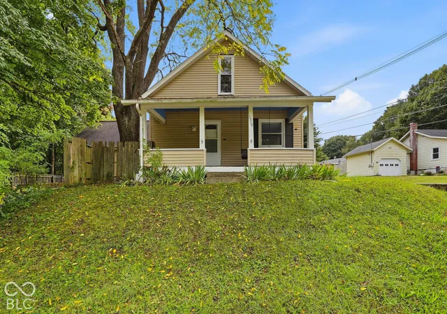 Photo 3 of Single family home for sale at 1519 W Wabash Ave, Crawfordsville, IN 47933 | MLS# 22126337 | Listing updated on 2026-10-02