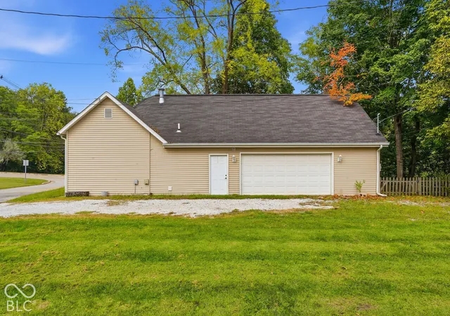 Photo 4 of Single family home for sale at 1519 W Wabash Ave, Crawfordsville, IN 47933 | MLS# 22126337 | Listing updated on 2026-10-02