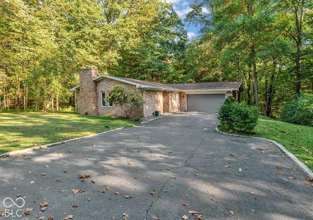 Photo 1 of Single family home for sale at 1042 N Farmington Dr, Crawfordsville, IN 47933 | MLS# 22126342 | Listing updated on 2026-10-27