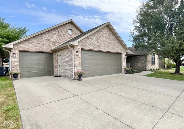 Photo 1 of Single family home for sale at 6970 Meredith Dr, Seymour, IN 47274 | MLS# 22126343 | Listing updated on 2026-09-22