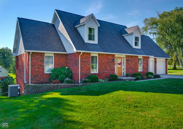 Photo 1 of Single family home for sale at 2019 N Lakeview Dr, Seymour, IN 47274 | MLS# 22126349 | Listing updated on 2026-09-21