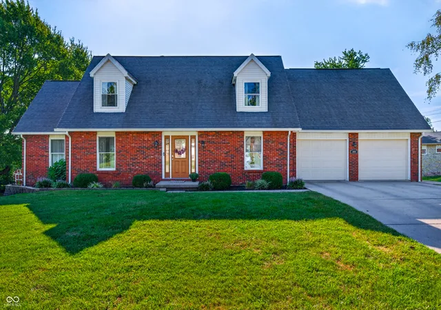 Photo 2 of Single family home for sale at 2019 N Lakeview Dr, Seymour, IN 47274 | MLS# 22126349 | Listing updated on 2026-09-21