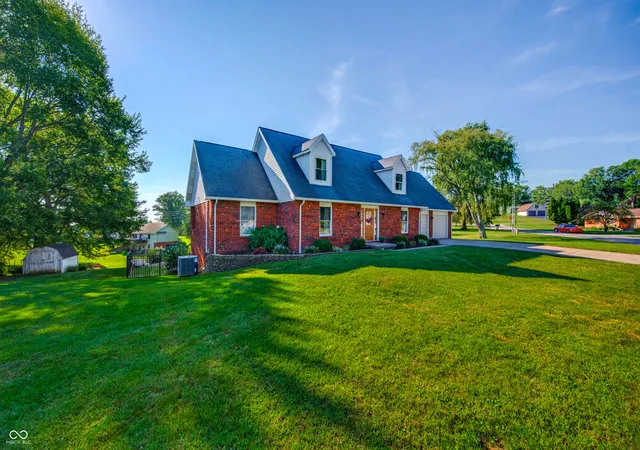 Photo 3 of Single family home for sale at 2019 N Lakeview Dr, Seymour, IN 47274 | MLS# 22126349 | Listing updated on 2026-09-21
