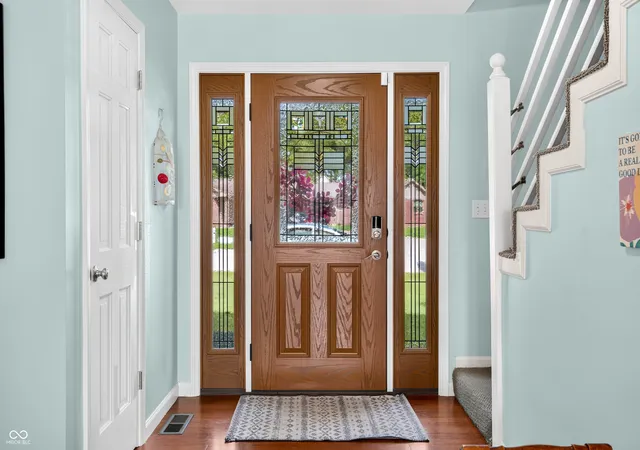 Photo 3 of Single family home for sale at 2019 N Lakeview Dr, Seymour, IN 47274 | MLS# 22126349 | Listing updated on 2026-09-21