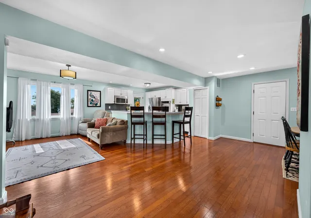Photo 4 of Single family home for sale at 2019 N Lakeview Dr, Seymour, IN 47274 | MLS# 22126349 | Listing updated on 2026-09-21