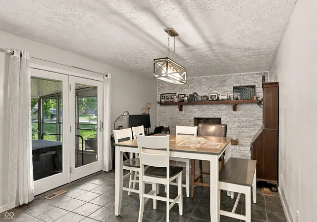 Photo 3 of Single family home for sale at 907 Cragwood Ct, Plainfield, IN 46168 | MLS# 22126361 | Listing updated on 2026-10-06