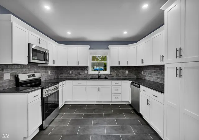 Photo 3 of Single family home for sale at 6850 N Base Rd, North Vernon, IN 47265 | MLS# 22126365 | Listing updated on 2026-09-16