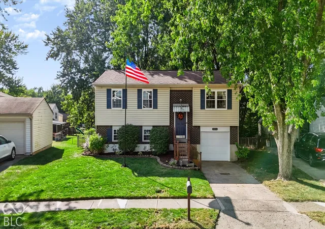 Photo 2 of Single family home for sale at 5556 Meckes Ln, Indianapolis, IN 46237 | MLS# 22126369 | Listing updated on 2026-10-06