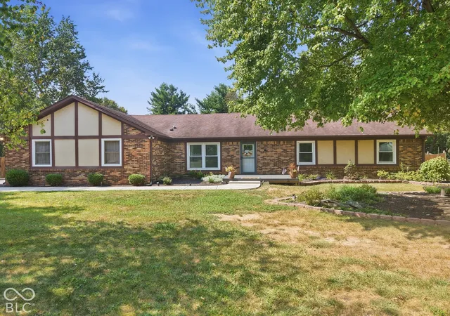 Photo 1 of Single family home for sale at 5976 Williams Dr, Plainfield, IN 46168 | MLS# 22126381 | Listing updated on 2026-09-24