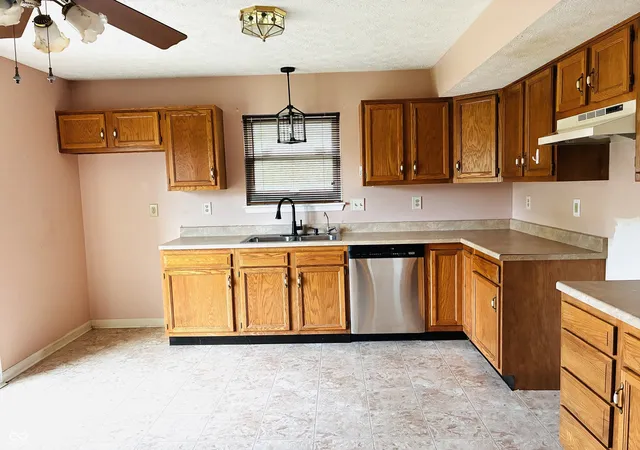 Photo 4 of Single family home for sale at 409 E Delaware St, Fortville, IN 46040 | MLS# 22126406 | Listing updated on 2026-09-17