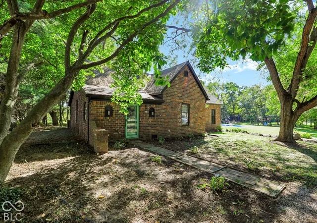 Photo 3 of Single family home for sale at 1640 N US 421, Whitestown, IN 46075 | MLS# 22126423 | Listing updated on 2026-10-01