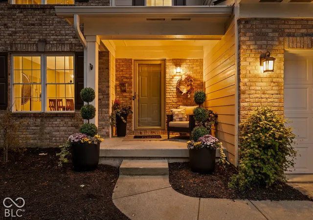 Photo 4 of Single family home for sale at 724 Bloor Woods Ct, Zionsville, IN 46077 | MLS# 22126430 | Listing updated on 2026-09-24