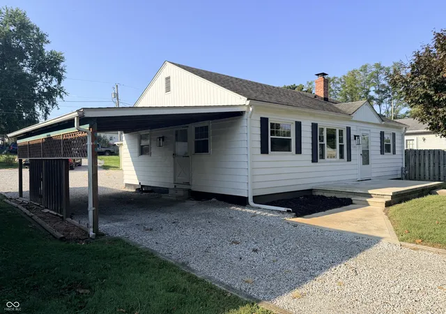 Photo 4 of Sale Pending at 1105 Lane Ave, Crawfordsville, IN 47933 | MLS# 22126474 | Listing updated on 2026-09-21