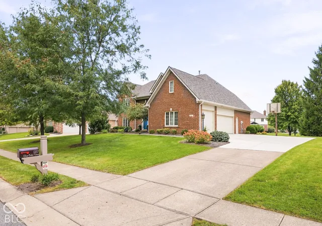Photo 2 of Sale Pending at 507 Twin Oaks Dr, Carmel, IN 46032 | MLS# 22126493 | Listing updated on 2026-10-02