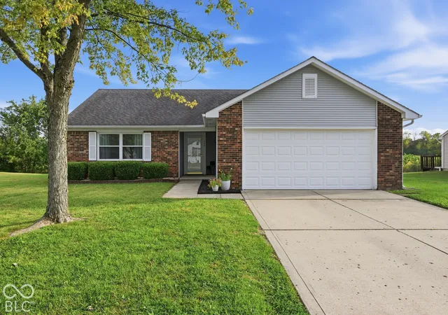 Photo 1 of Single family home for sale at 208 Fountain Lake Dr S, Shelbyville, IN 46176 | MLS# 22126495 | Listing updated on 2026-10-06