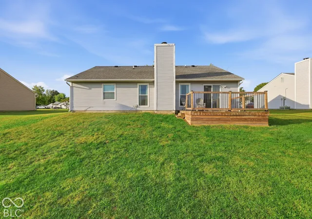 Photo 2 of Single family home for sale at 208 Fountain Lake Dr S, Shelbyville, IN 46176 | MLS# 22126495 | Listing updated on 2026-10-06