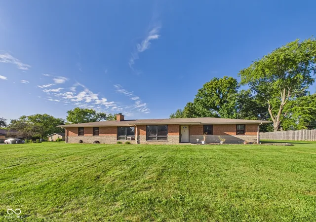 Photo 2 of Single family home for sale at 168 E Benton St, Alexandria, IN 46001 | MLS# 22126516 | Listing updated on 2026-10-02