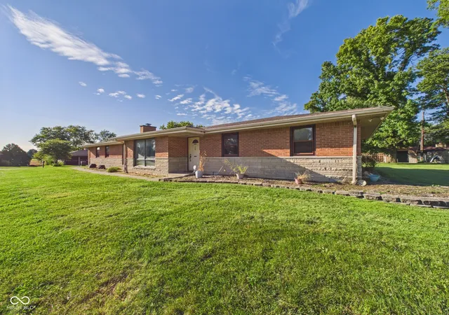 Photo 3 of Single family home for sale at 168 E Benton St, Alexandria, IN 46001 | MLS# 22126516 | Listing updated on 2026-10-02