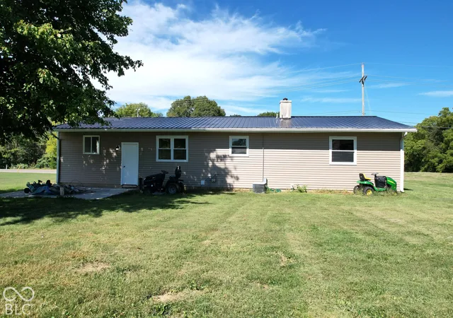 Photo 3 of Sale Pending at 385 W State Rd 32, Crawfordsville, IN 47933 | MLS# 22126521 | Listing updated on 2026-10-03
