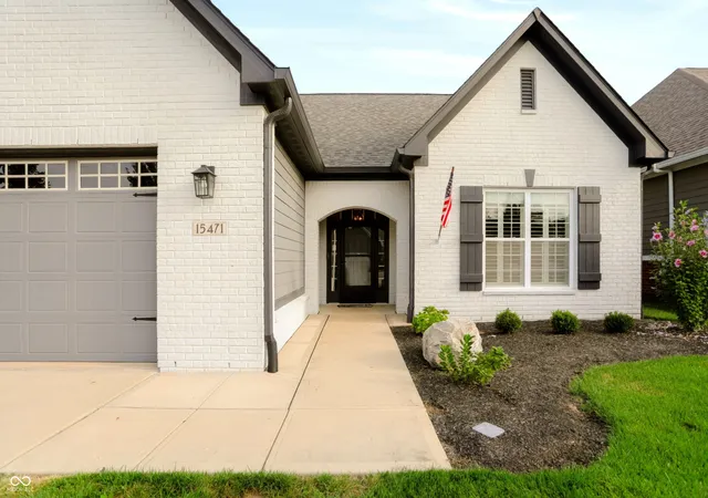Photo 3 of Sale Pending at 15471 Mystic Rock Dr, Carmel, IN 46033 | MLS# 22126522 | Listing updated on 2026-09-24