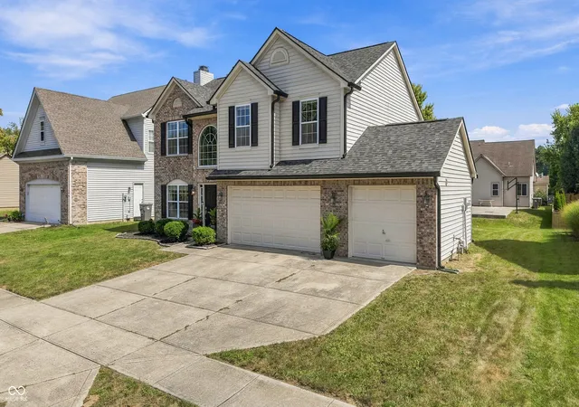 Photo 2 of Single family home for sale at 8017 Branch Crk Dr, Indianapolis, IN 46268 | MLS# 22126530 | Listing updated on 2026-10-01