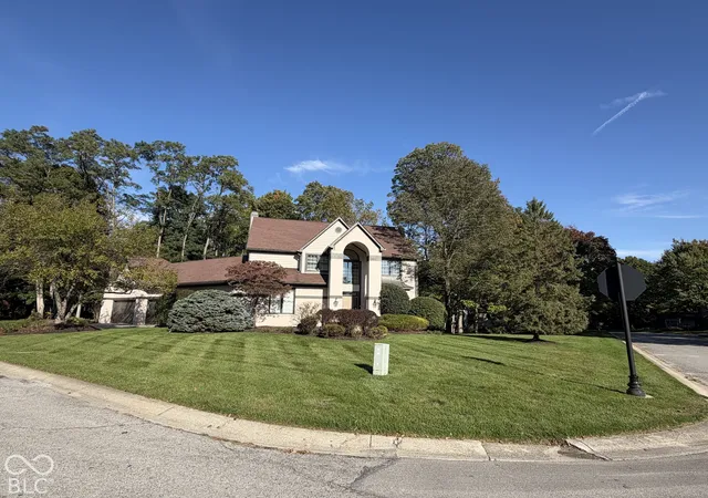Photo 1 of Sale Pending at 8917 Admirals Bay Dr, Indianapolis, IN 46236 | MLS# 22126540 | Listing updated on 2026-10-19