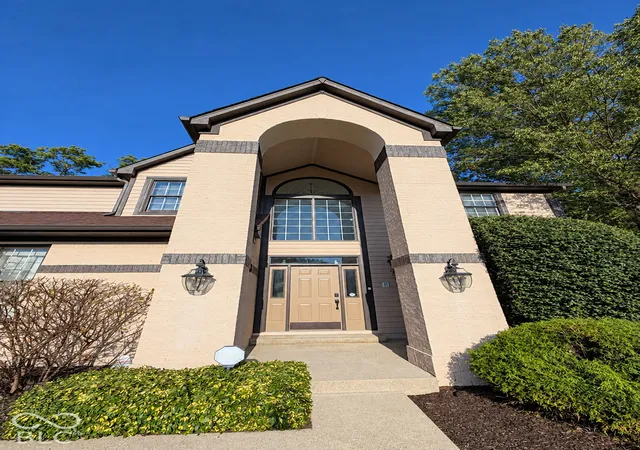 Photo 2 of Sale Pending at 8917 Admirals Bay Dr, Indianapolis, IN 46236 | MLS# 22126540 | Listing updated on 2026-10-19