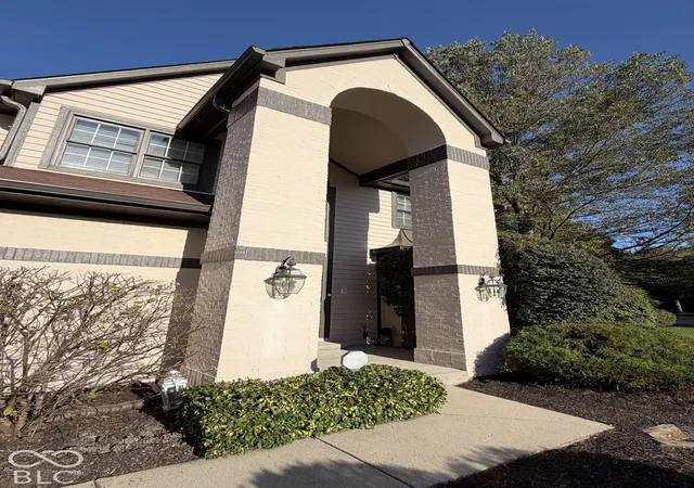 Photo 4 of Sale Pending at 8917 Admirals Bay Dr, Indianapolis, IN 46236 | MLS# 22126540 | Listing updated on 2026-10-19