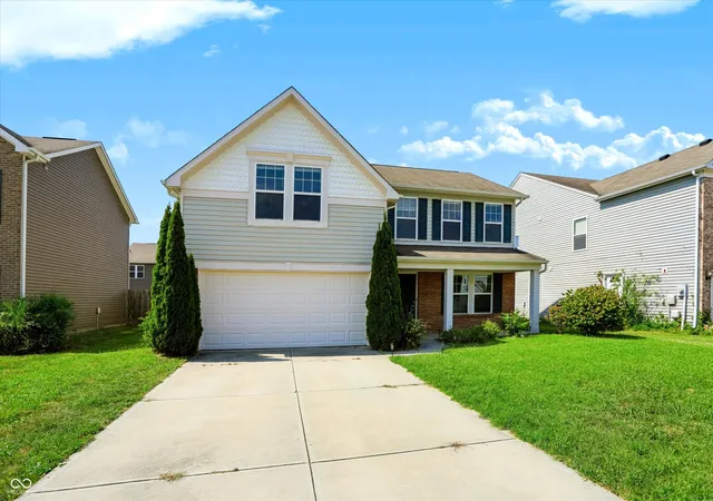 Photo 2 of Single family home for sale at 2536 Autumn Rd, Indianapolis, IN 46229 | MLS# 22126563 | Listing updated on 2026-09-30