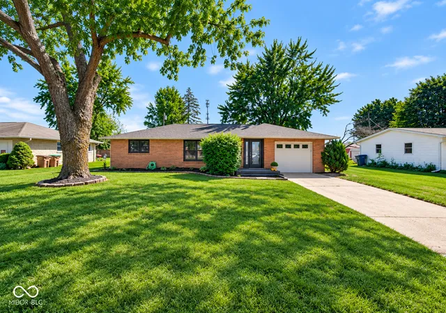 Photo 1 of Single family home for sale at 2663 Forest Dr, Columbus, IN 47201 | MLS# 22126570 | Listing updated on 2026-10-08