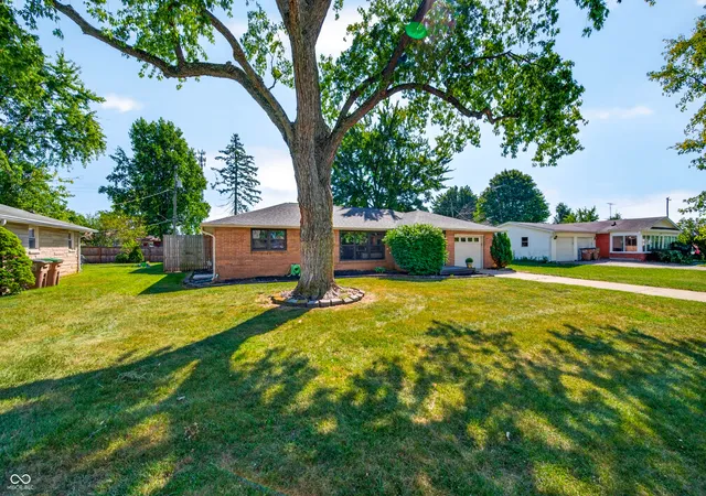 Photo 3 of Single family home for sale at 2663 Forest Dr, Columbus, IN 47201 | MLS# 22126570 | Listing updated on 2026-10-08