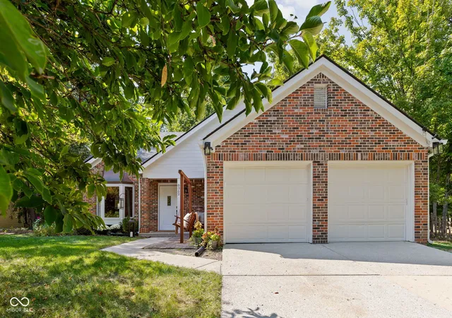 Photo 3 of Sale Pending at 8362 La Habra Ln, Indianapolis, IN 46236 | MLS# 22126620 | Listing updated on 2026-09-21
