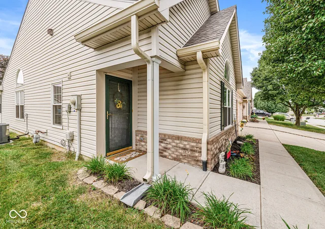 Photo 1 of Single family home for sale at 1209 Spencer Dr, Greenwood, IN 46143 | MLS# 22126632 | Listing updated on 2026-09-23