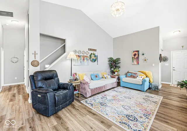 Photo 4 of Single family home for sale at 1209 Spencer Dr, Greenwood, IN 46143 | MLS# 22126632 | Listing updated on 2026-09-23