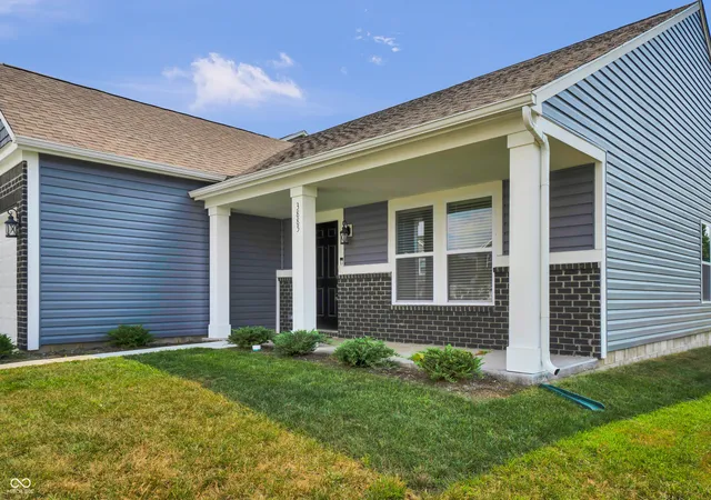 Photo 2 of Single family home for sale at 3885 Berkdale Ct, Columbus, IN 47203 | MLS# 22126652 | Listing updated on 2026-09-28