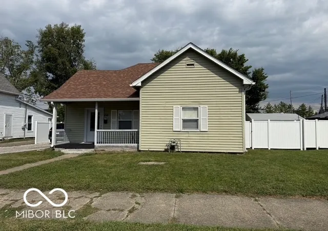 Photo 1 of Single family home for sale at 218 E Mechanic St, Shelbyville, IN 46176 | MLS# 22126659 | Listing updated on 2026-09-27