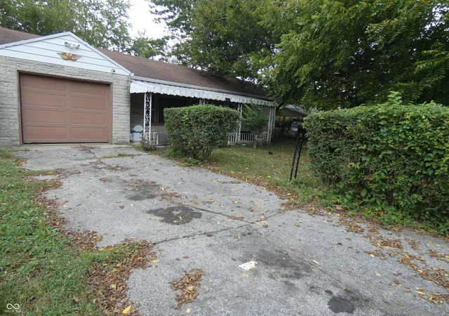 Photo 2 of Single family home for sale at 2338 Magnolia Pl, Indianapolis, IN 46219 | MLS# 22126663 | Listing updated on 2026-09-23