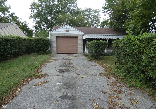 Photo 3 of Single family home for sale at 2338 Magnolia Pl, Indianapolis, IN 46219 | MLS# 22126663 | Listing updated on 2026-09-23